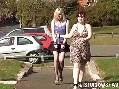 De mulher nua público bdsm e exterior humilhado