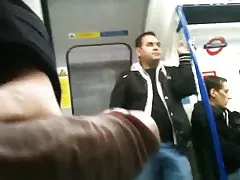 Pegar mulhers peladas o trem .......