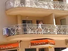 Bunda avantajada câmera escondida de meninas sem calcinha na varanda