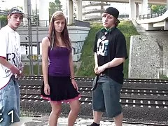 Famosas peladas brasileiras bela jovem na rua gangbang parte 1