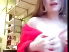 Loira Quente Em Tiras No Período De Inverno Na Neve