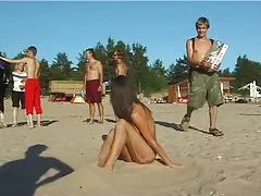 Spy-menina pono bundas nua, que ele pegou uma camera de voyeur em uma praia de nudismo