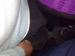 Gostosa morena Щупали no 2 estranhos