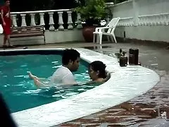 Bundas grandes e bonitas sexo na piscina.