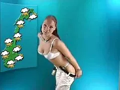 As mulheres gostosas a filha de tempo totalmente tira na tv