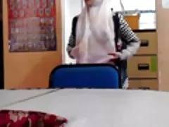 O galo destruindo orgia
